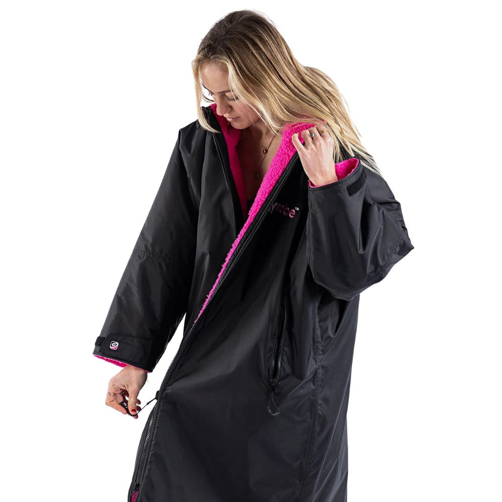 Studio Photo of Dryrobe Advance Black / Pink V3